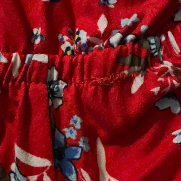 P.S. red floral romper with spaghetti straps. Sizer 5 - Picture 7 of 7